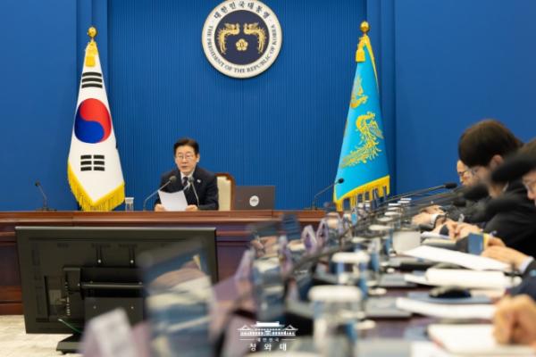 이재명  대통령 '반시장적 담합 행위는 암적 존재…무거운 제재 뒤따라야' 기사 이미지